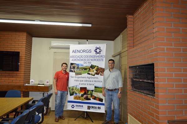 Engenheiro Agrônomo Taciano Irineu Reginatto (à dir.), presidente da AENORGS e o  Engenheiro Agrônomo Roberto Adriano Racho, vice-presidente AENORGS                            