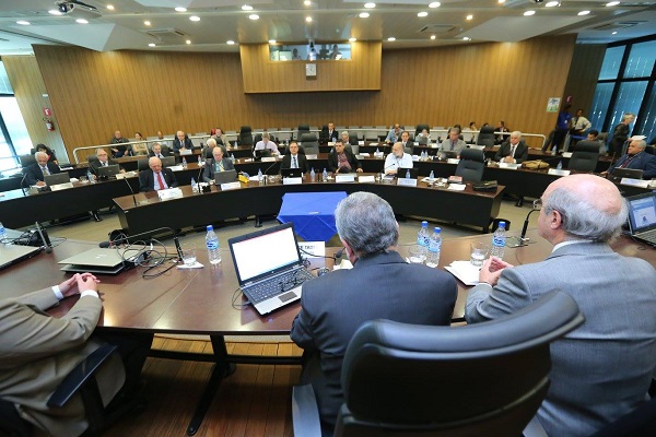 Cerimônia de assinatura do aditivo foi realizada na sede do Confea, durante Sessão Plenária Ordinária nº 1.429