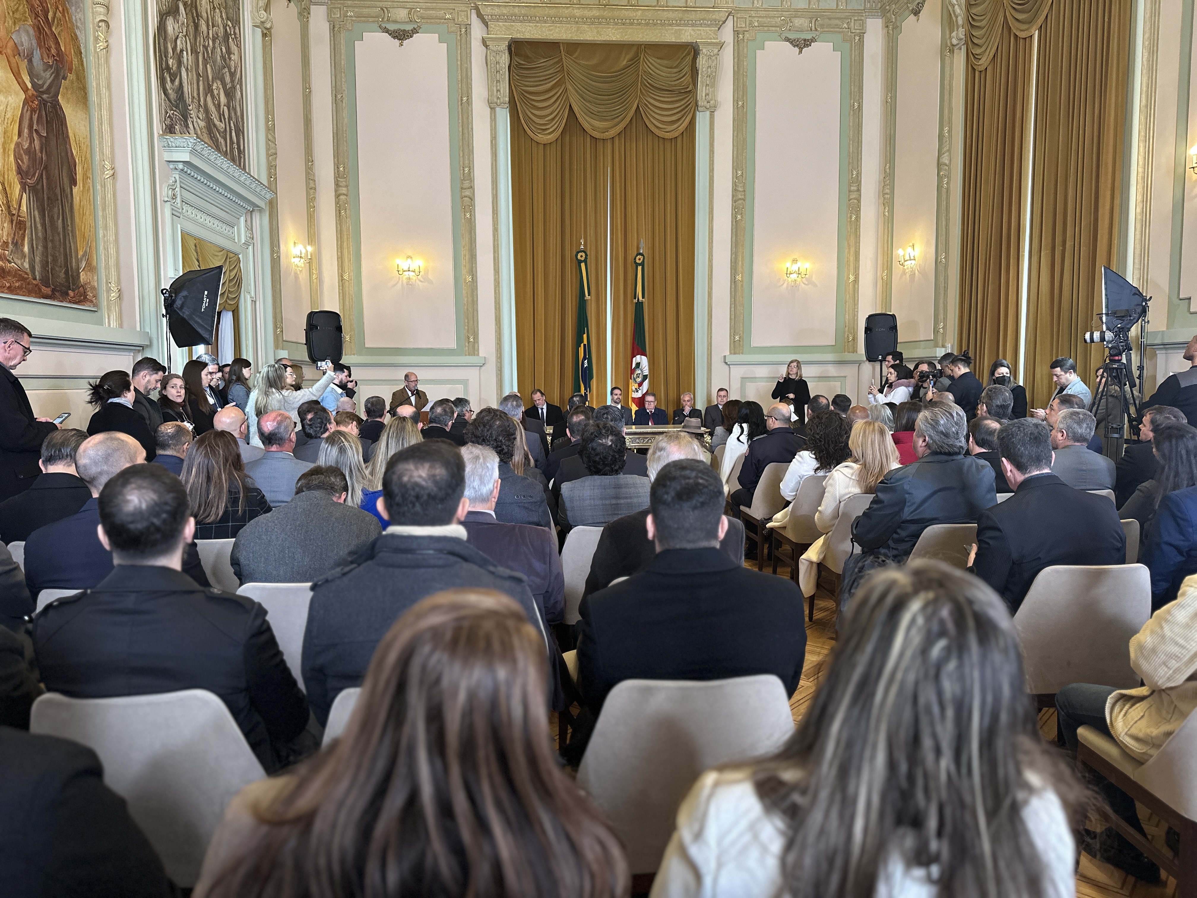 Público expressivo no Salão Alberto Pasqualini